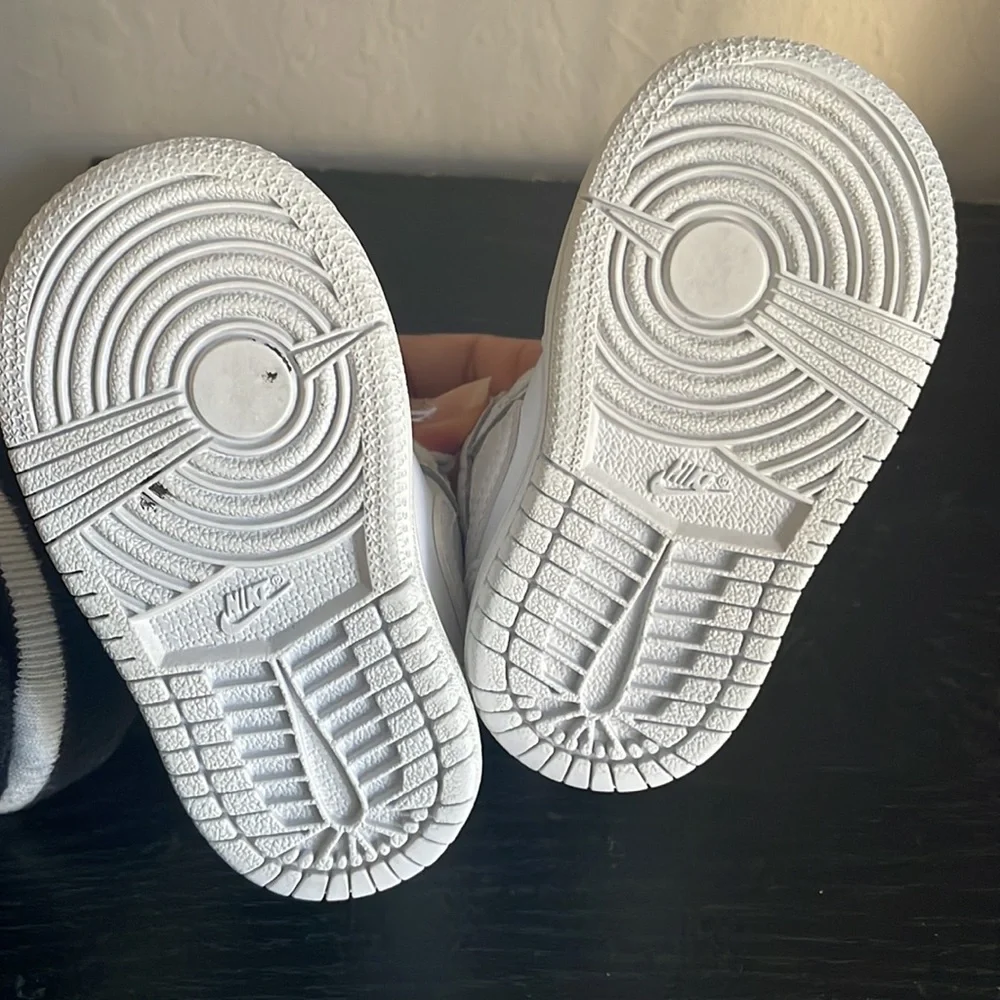 White toddler Jordan’s size 4c - Picture 6 of 7